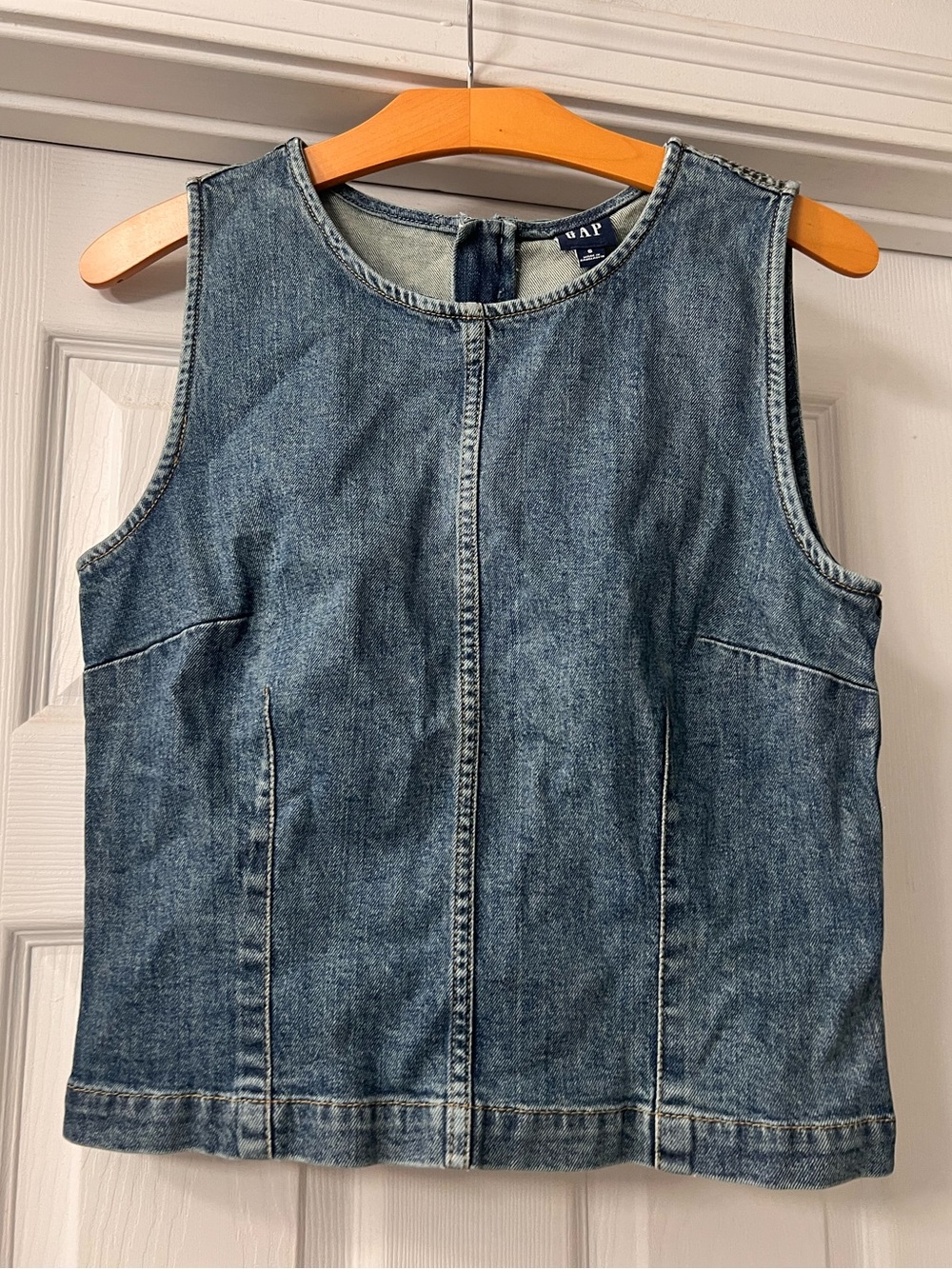 GAP Sleeveless Denim Shell in Blue
Sz 6.
